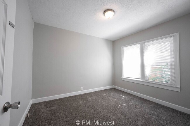 Building Photo - 1529 E Ohio St