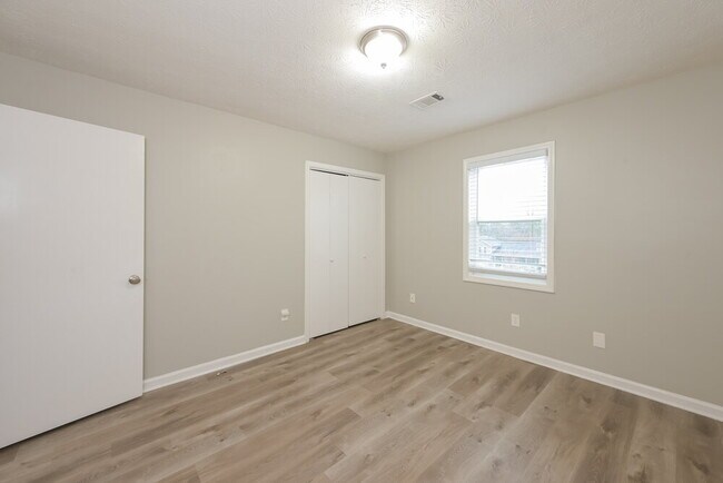 Building Photo - 1260 Rocky Rd