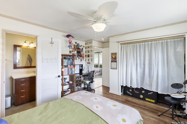 Building Photo - 522 Ulukou St