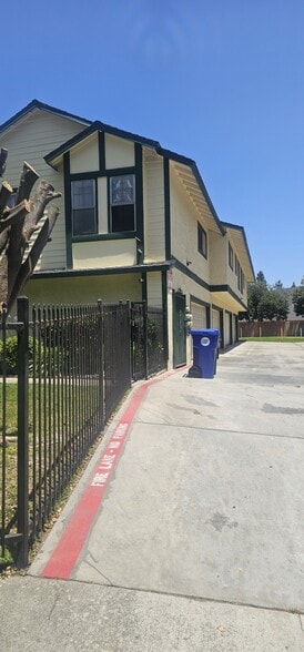 Primary Photo - 204 Grayson Way