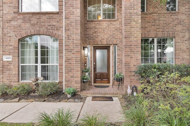 Building Photo - 3002 E Lake Falls Cir