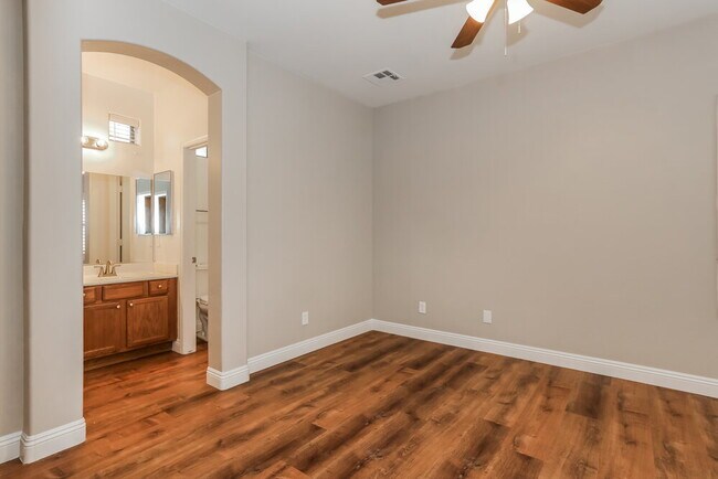 Building Photo - 2650 E Wildhorse Pl