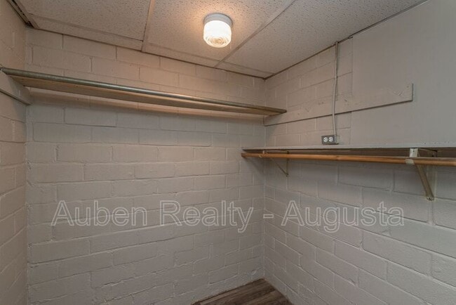 Building Photo - 1547 Heath St