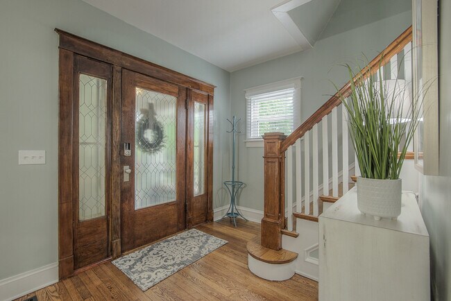 Building Photo - 1145 W 41st Terrace