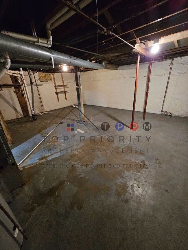 Building Photo - 2 Bedroom | 1 Bathroom Single Family Home ...