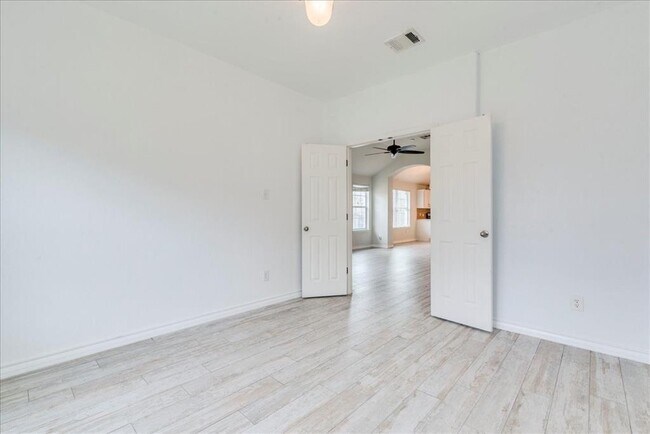 Building Photo - 7805 Huddleston Ln