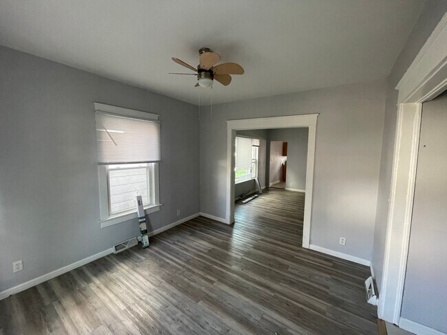 Building Photo - 1917 61st St