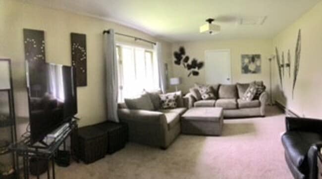 Building Photo - 3541 N Valleyview Dr