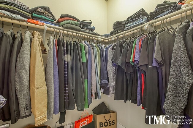 Building Photo - Spacious 4 BD Home with Private Backyard & Community Amenities!