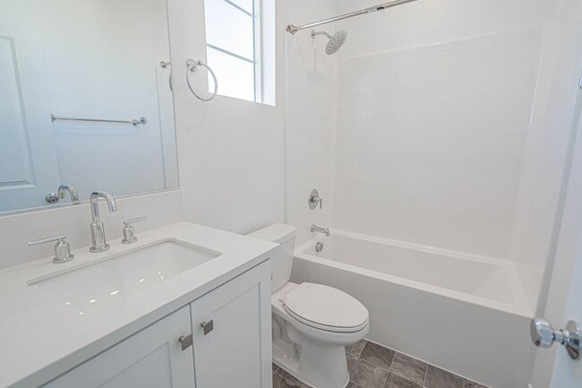 Building Photo - Five Points - 2 Bedroom Townhome for Rent in Valencia.