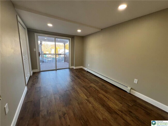 Building Photo - 3790 Redbud Dr