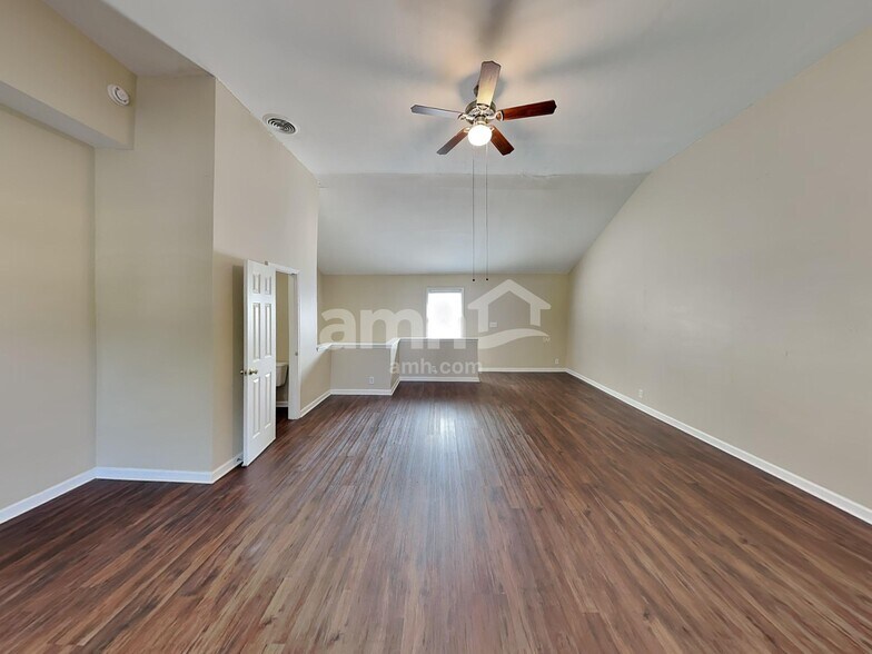 Building Photo - 2814 Sutherland Dr