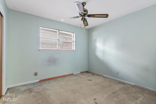 Building Photo - 3 Bedroom 2 bath Brick Home!