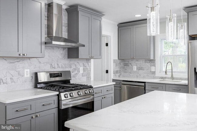 Building Photo - 3547 Finlaw Ave