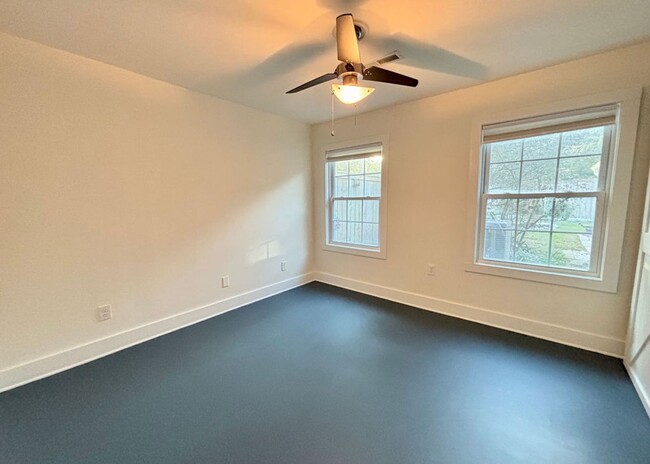 Building Photo - Available now. Gorgeous, Remodeled 3 BR/2 ...