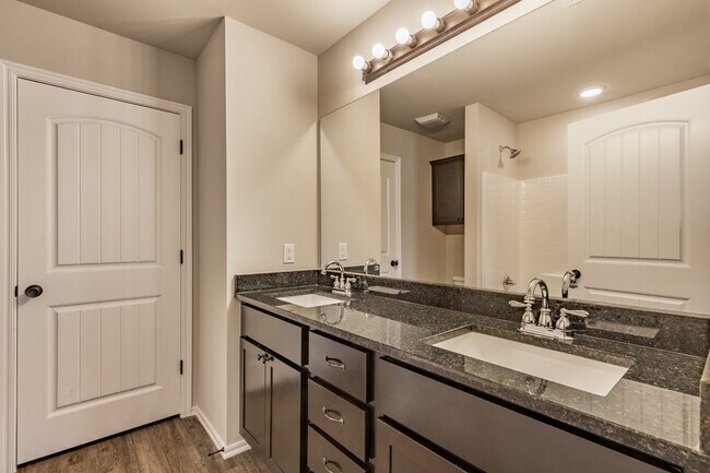 Building Photo - 320 Chalk Hill Ct
