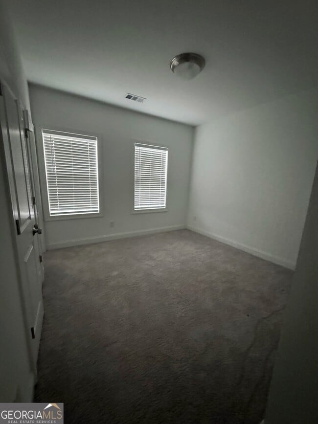 Building Photo - 4400 Sims Pk Overlook