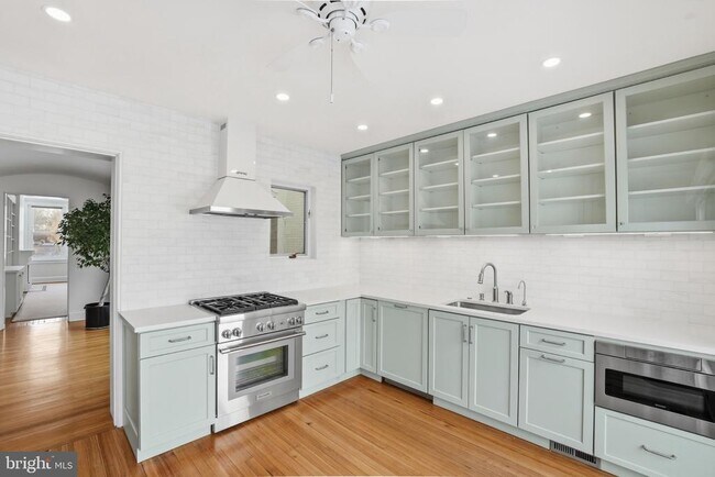 Building Photo - 1635 35th St NW