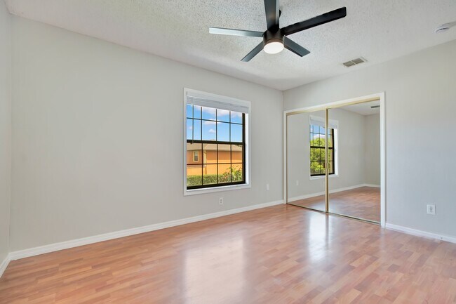 Building Photo - 3225 Oak Lawn Pl