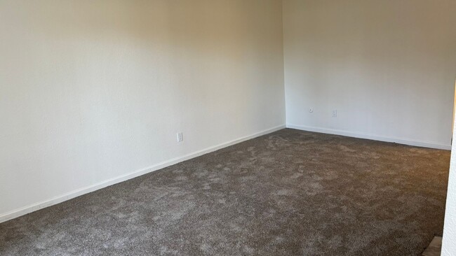 Building Photo - Spacious 2 bed/2 bath condo in Concord