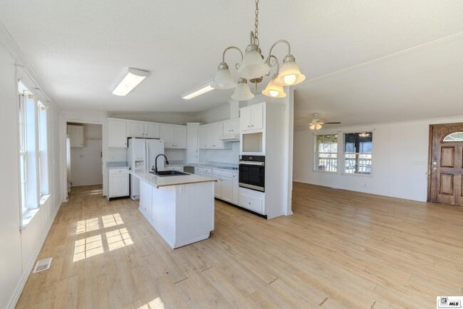 Building Photo - 205 Par Rd 2226