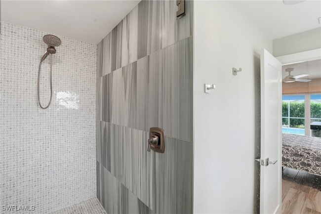 Building Photo - 6163 Plumosa Ave