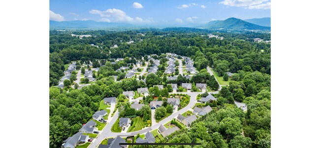 Building Photo - 50 Grove End Rd