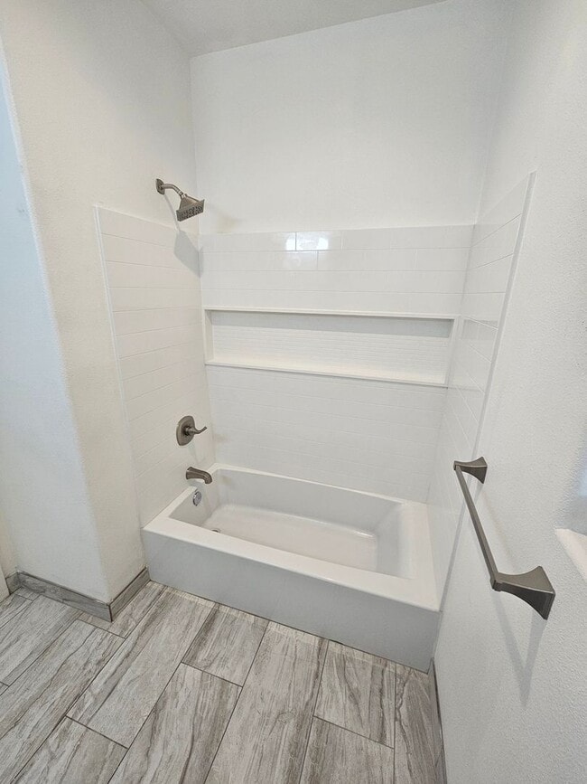 Building Photo - 3 Bedroom 2 Bathroom Duplex for Rent in Corning!