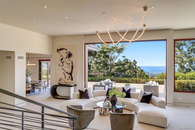 Building Photo - 8070 La Jolla Scenic Dr N