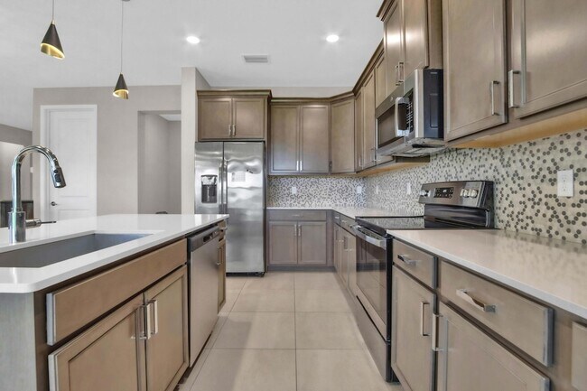 Building Photo - 1304 Whitcombe Dr