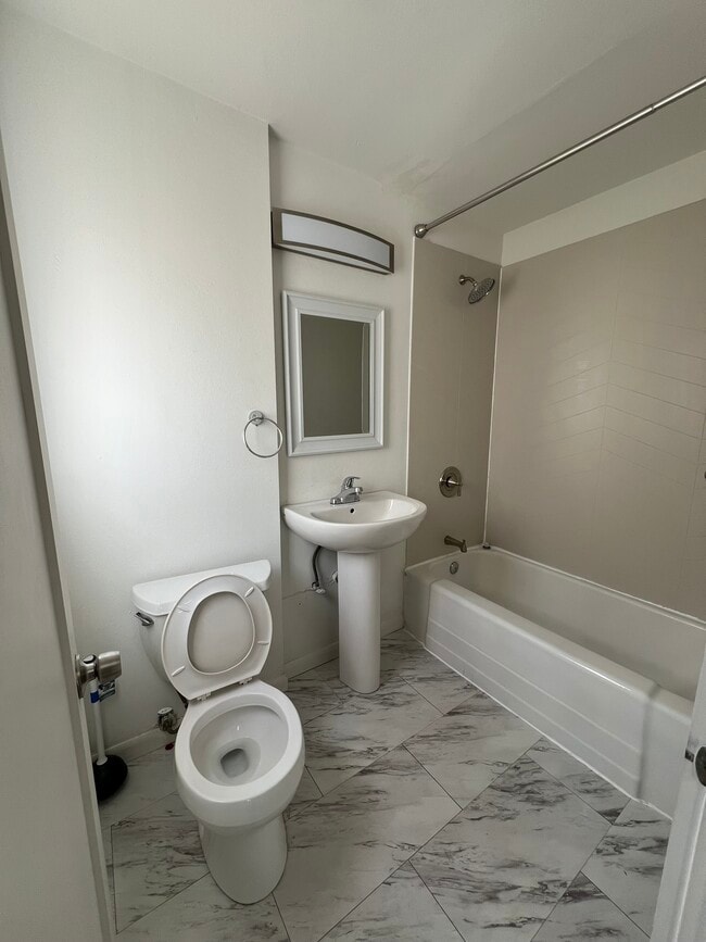 Building Photo - 815 N 42nd St