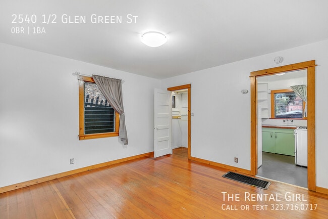 Building Photo - 2540 1/2 Glen Green St-