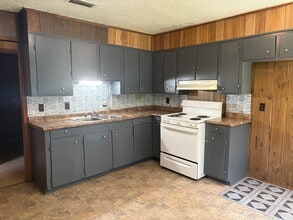 Building Photo - Spacious 3 bedroom/1.5 bath house in Mansf...