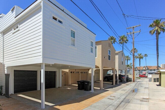 Building Photo - Upgraded 2 BD/ 2 BA on Newport Beach Penin...