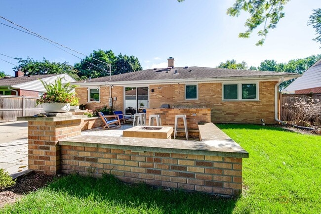 Building Photo - 519 Dawes St
