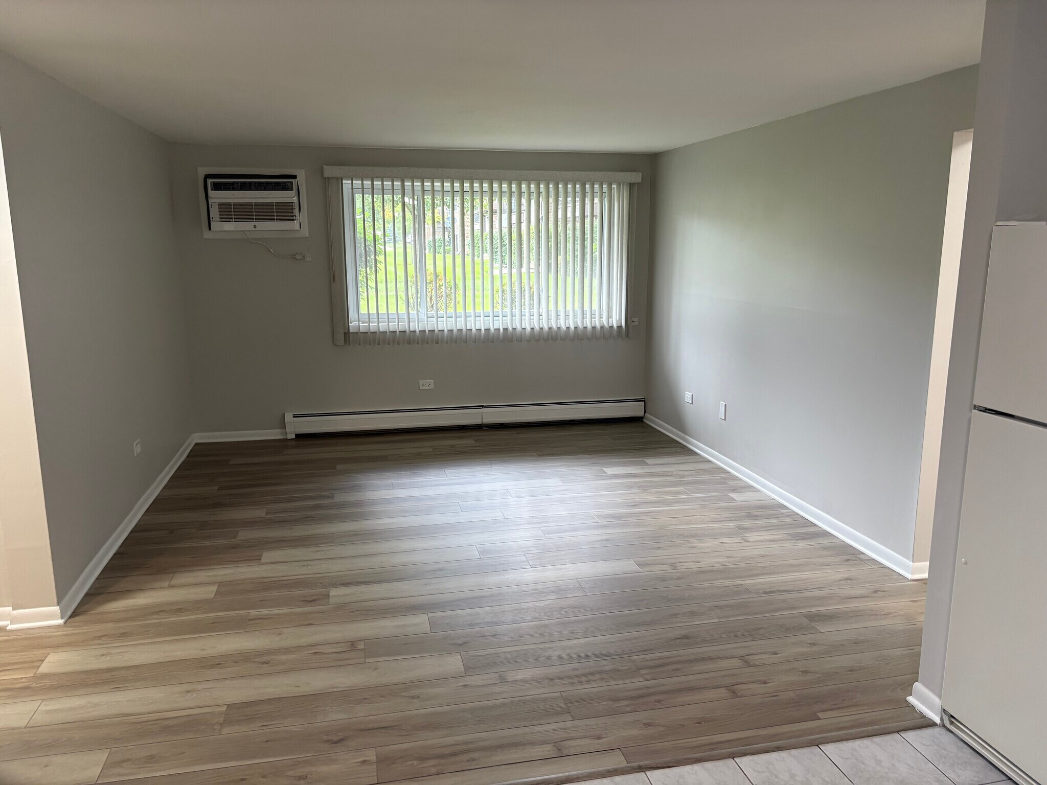 Building Photo - 509 Dempster St