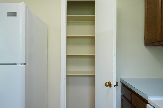 Building Photo - 832 Vine St