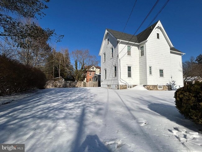 Building Photo - 534 Park Ave