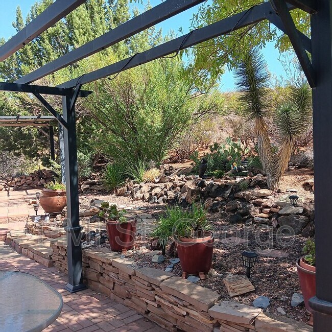 Building Photo - 55 Cinder St