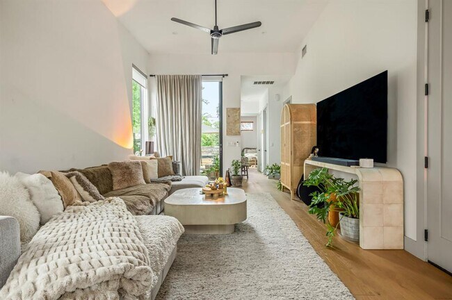 Building Photo - 2507 Audubon Pl