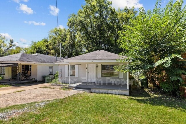 Building Photo - 1134 Oak St