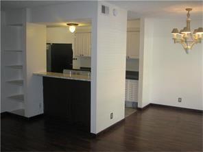 Building Photo - 500 E Riverside Dr