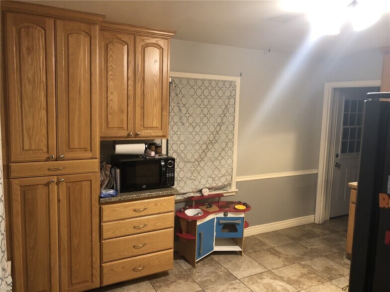 Building Photo - 873 N 600 W