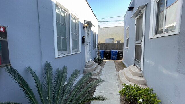 Building Photo - 1020 N Kingsley Dr