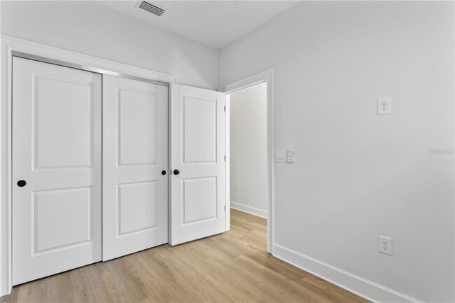 Building Photo - 1903 W Bristol Ave