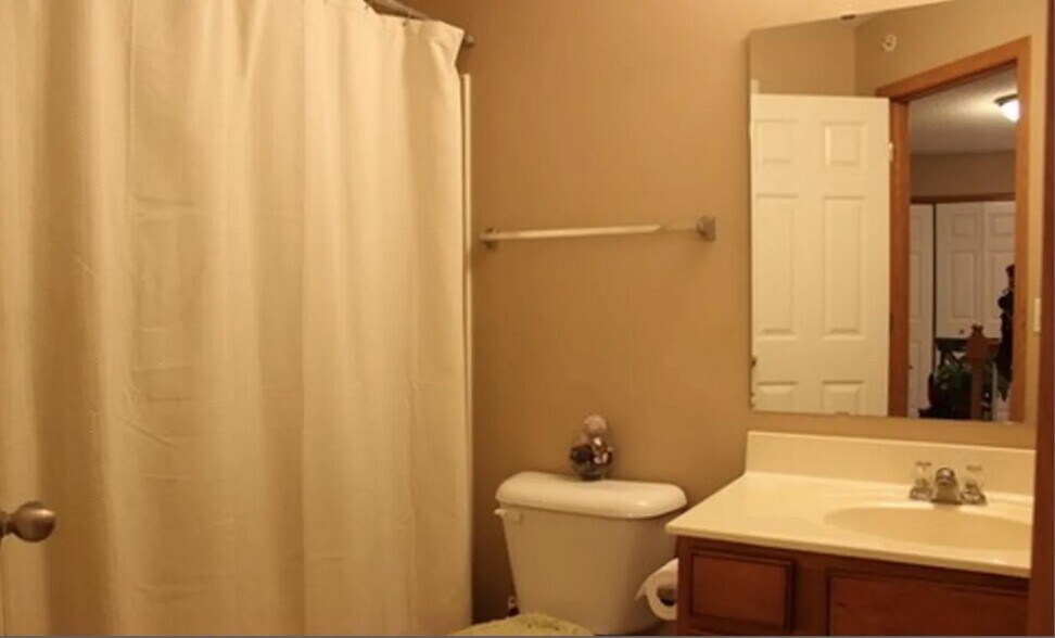 Building Photo - 5120 Yuma Ln N