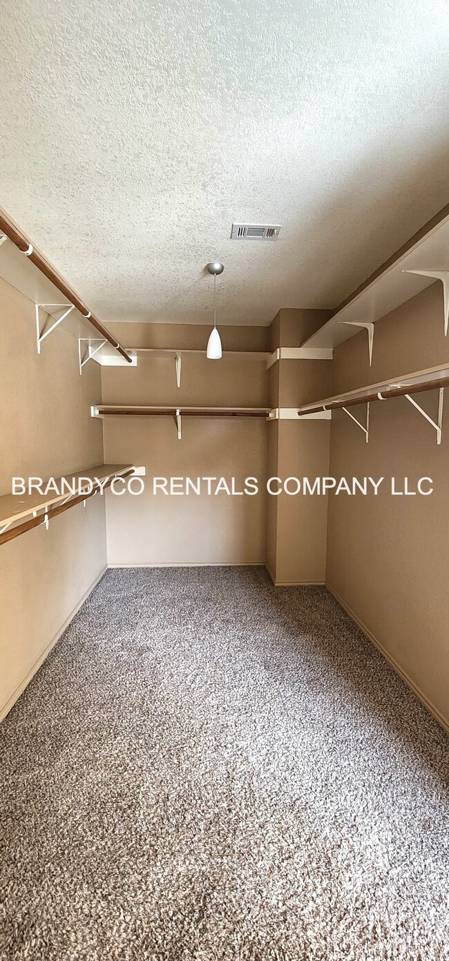 Building Photo - 2811 Scottsdale Dr