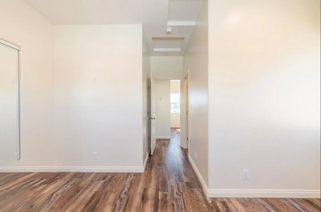 Building Photo - 3258 1/2 Dundas St. Los Angeles