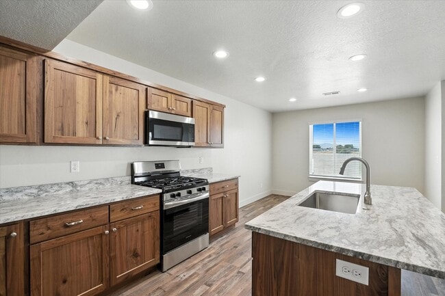 Building Photo - Eastside View Townhomes