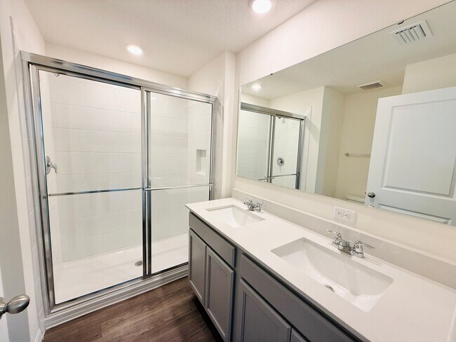 Building Photo - 16311 Lakelet Aly